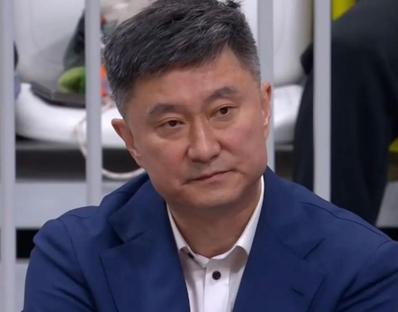 广东队心事重重！
最近关注CBA的球迷都能看出来，广东队是真的不对劲，全队上下都