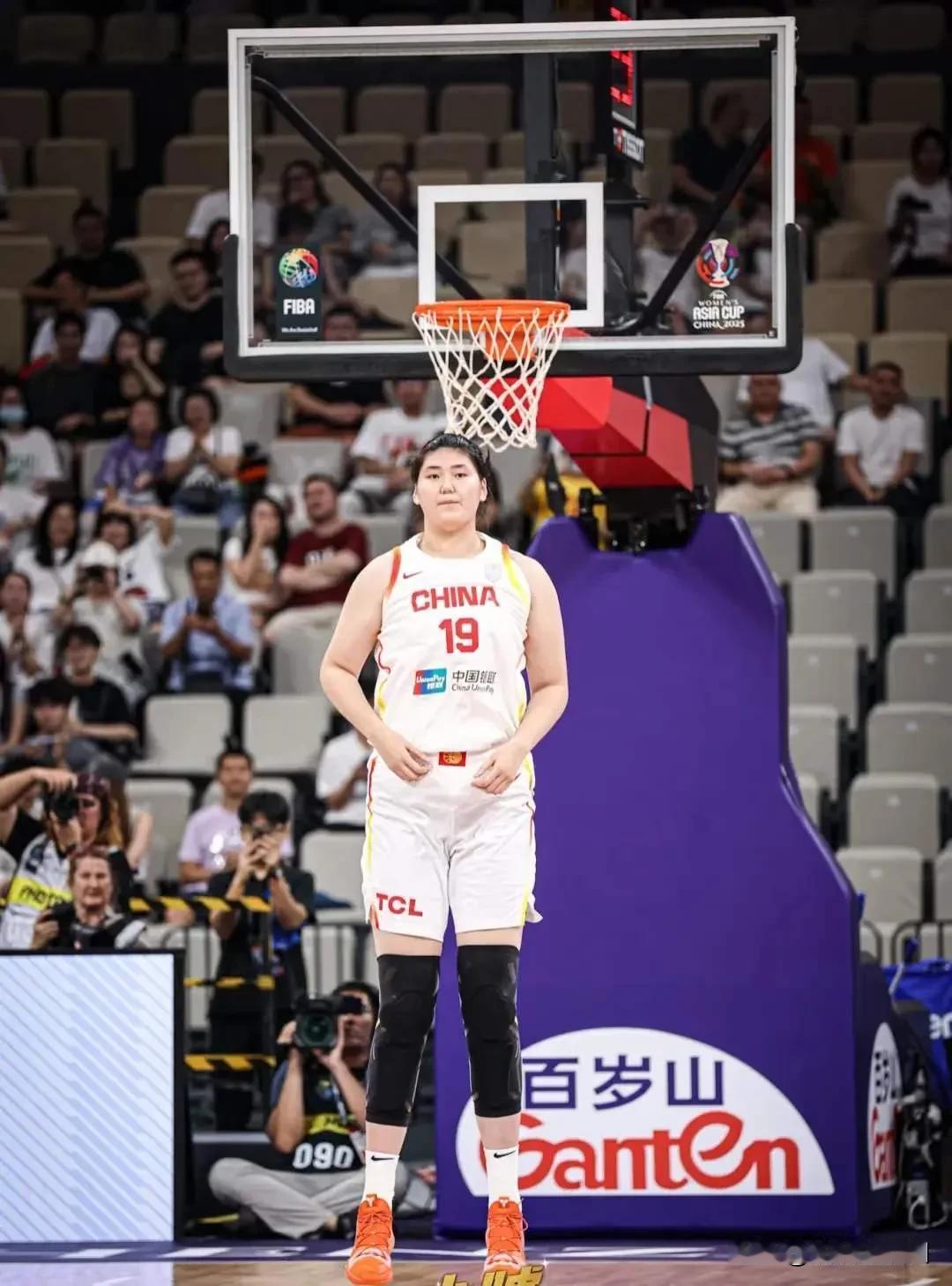 张子宇会成长为郑海霞那样的优秀中锋吗？
郑海霞是亚洲级的，相信两年后张子宇会是世