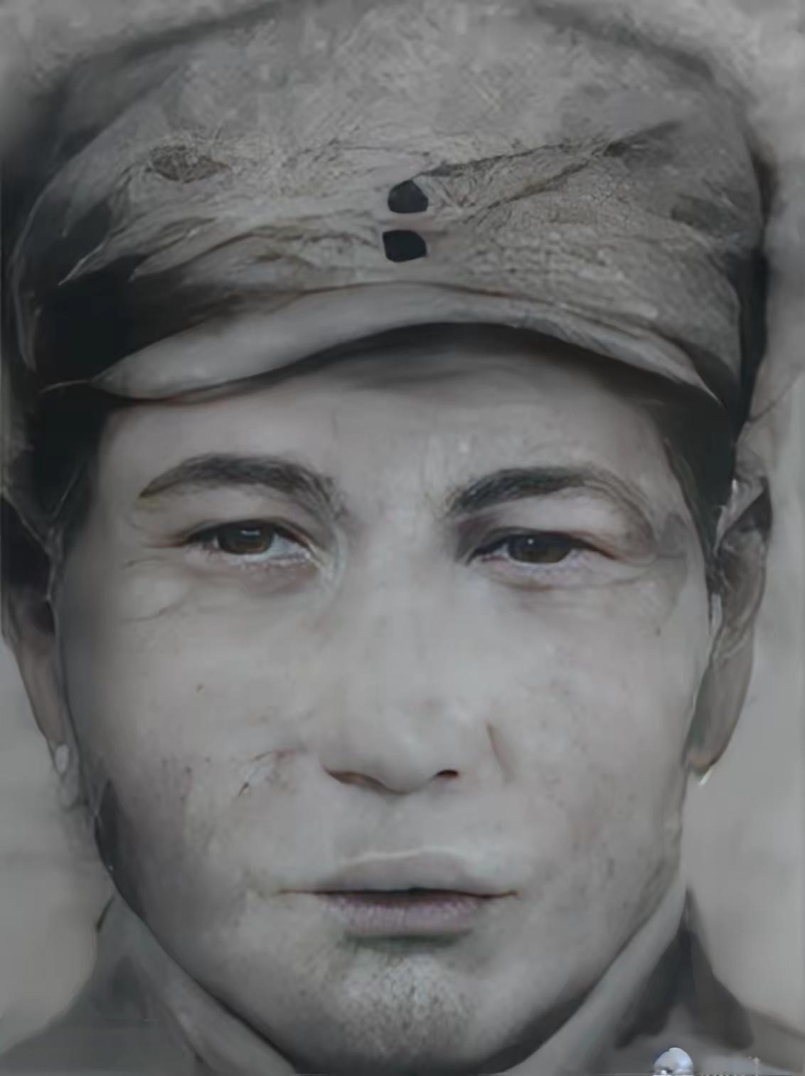 1944年，司令员康俊仁穿了件鬼子大衣回营，哨兵一枪将其击毙，事后上级的处理方式