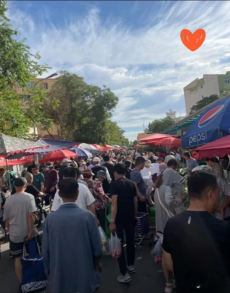 现在这亲情真是变味了！妈妈的姐姐，平时电话都没几个，可一到过年，准带着两个孙女、