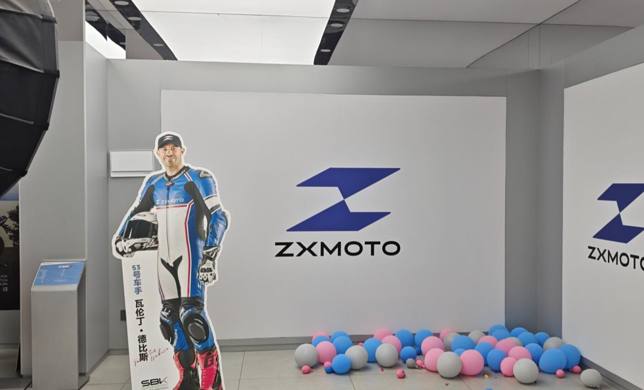 13.8万国产摩托日销个位数，张雪却要冲10万台
上海永泰路那家店，电话响个不停