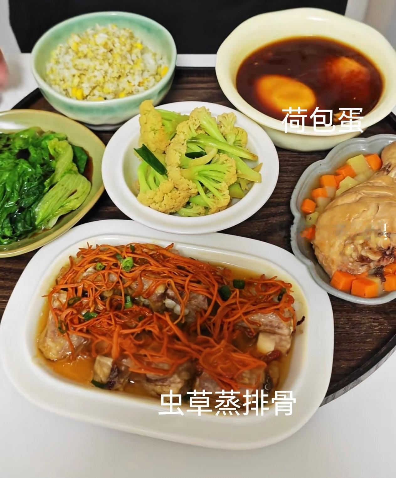 去参加外甥女的满月宴，看着她气色红润，身材也恢复得很好，状态特别棒。
 
外甥女