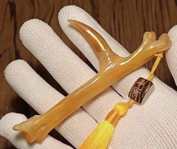 我真是孤陋寡闻了。
和老乡聚餐时，老乡说起他的一个朋友养老公鸡，已养了两年了，就