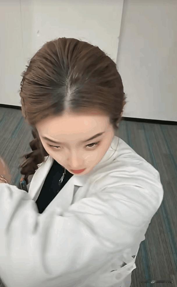 诊所最怕的，不是医生技术差，而是护士“手艺”太好。
上次那个孩子，哭得撕心裂肺。