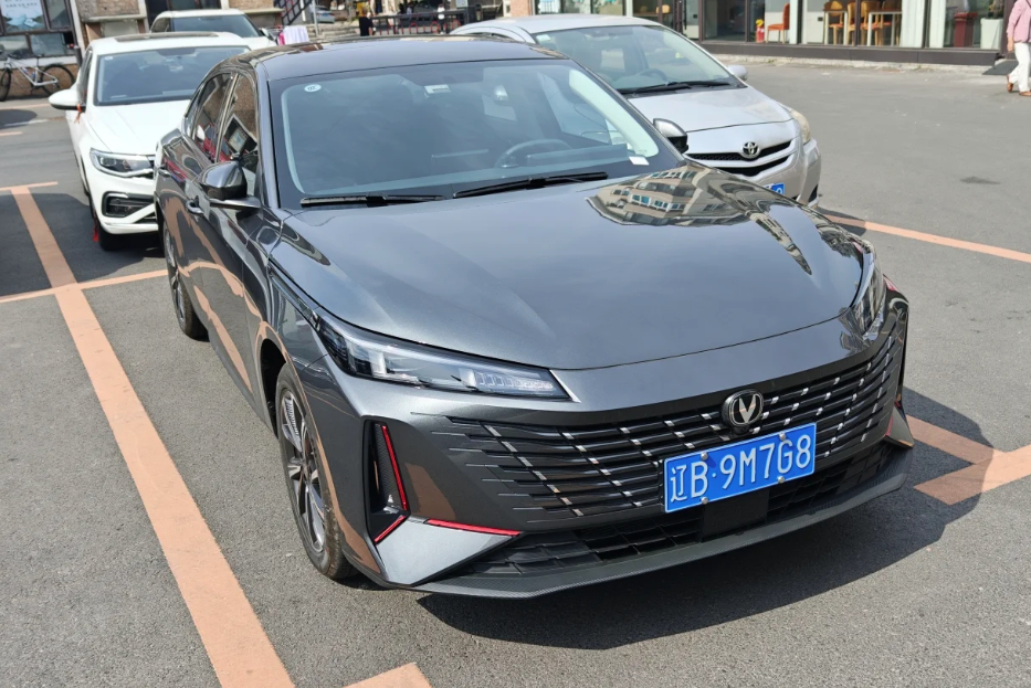 神州租车 联合长安汽车 、万友汽车 在成都交付1400台新车，涵盖阿维塔、引力、