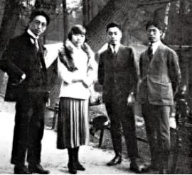 能看到这张历史照片，是件幸运的事：四人合影，有3个人对中共创建史作出重大贡献。他