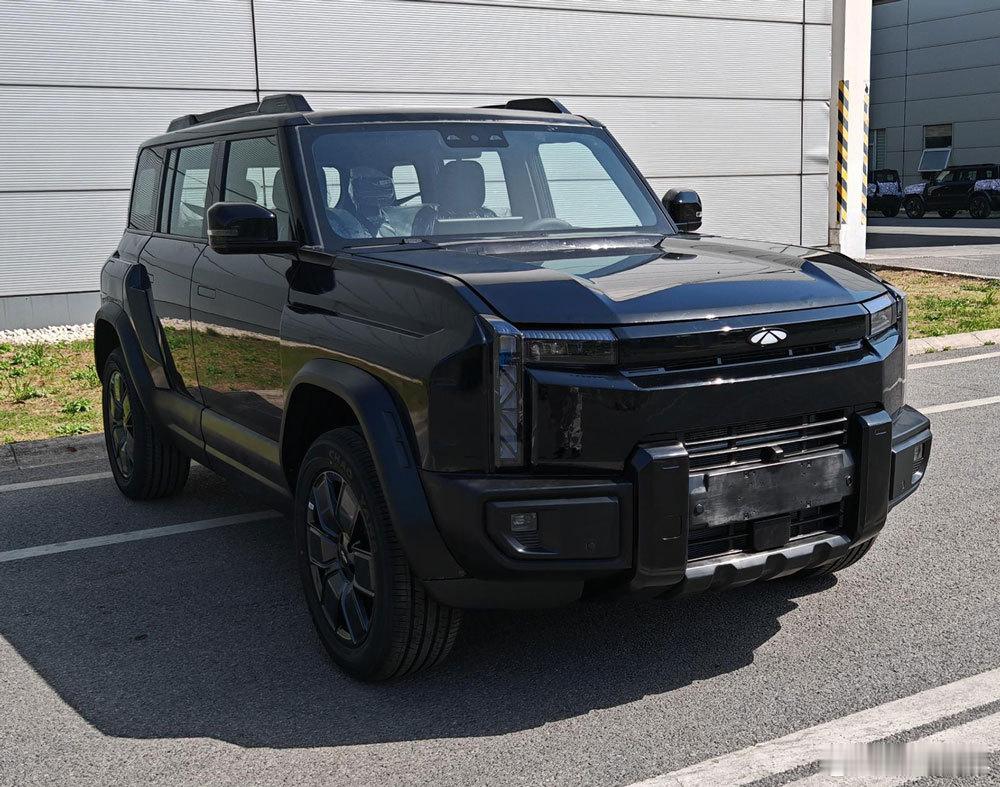 奇瑞X3L「证件照」-iCAR 03T的型，车长加大到4.5m+；-动力也不再是