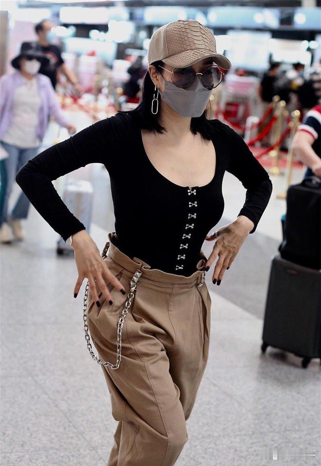 钟丽缇的身材太迷人了，真是让人赞叹 