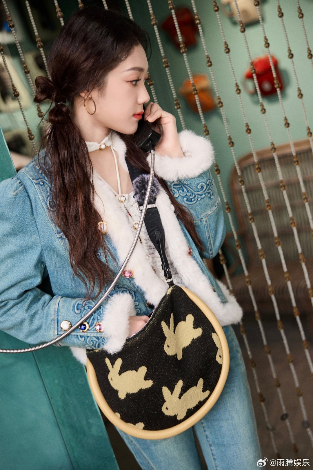 #硬糖少女303##希林娜依高# 今日份糖妹新鲜物料希林娜依高乐在旅途工作室更新