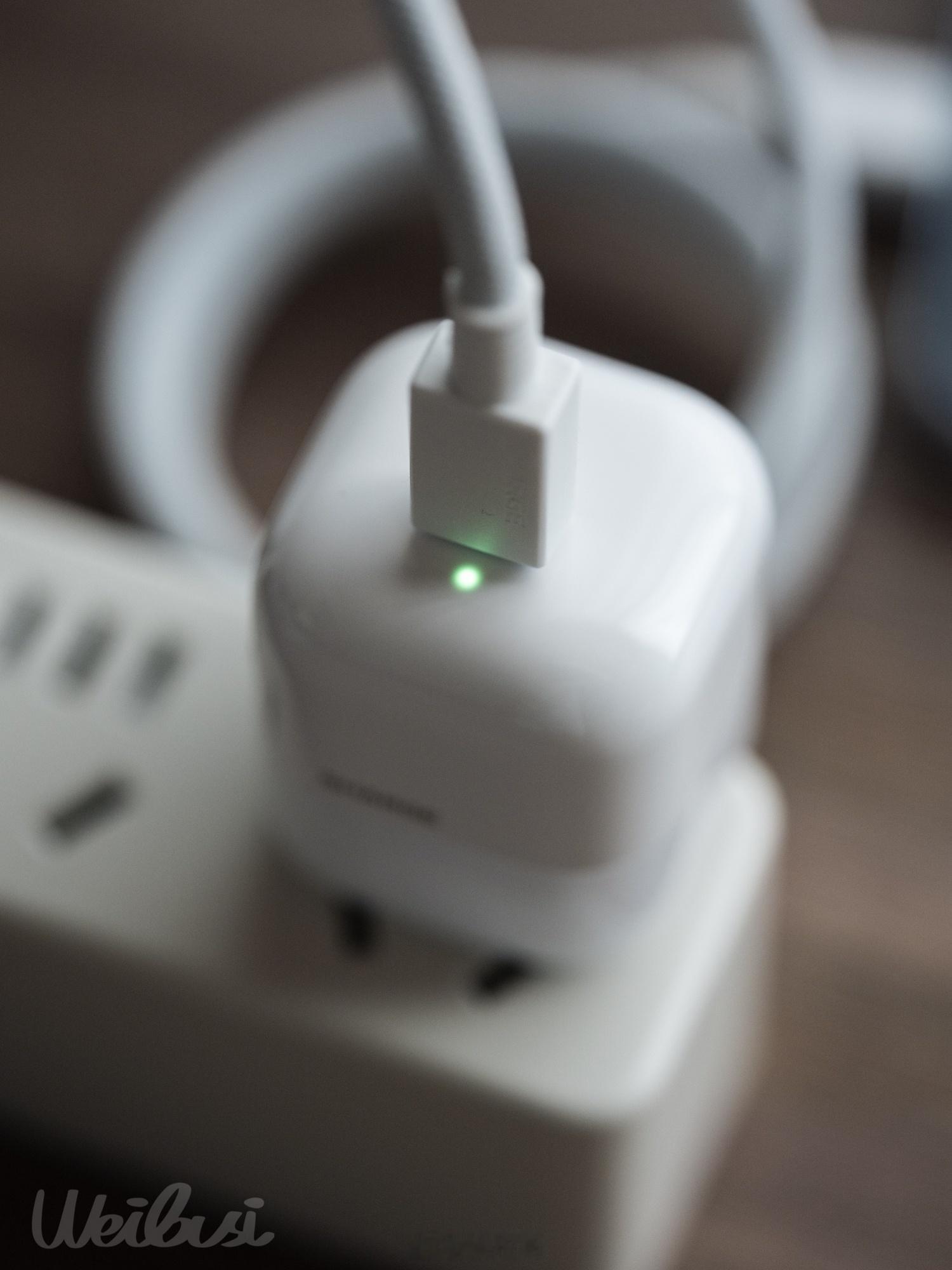 「品魏 · 闪极小灵充（40W）开箱纯瞎拍」40W 的极简风可 DIY 的小巧快