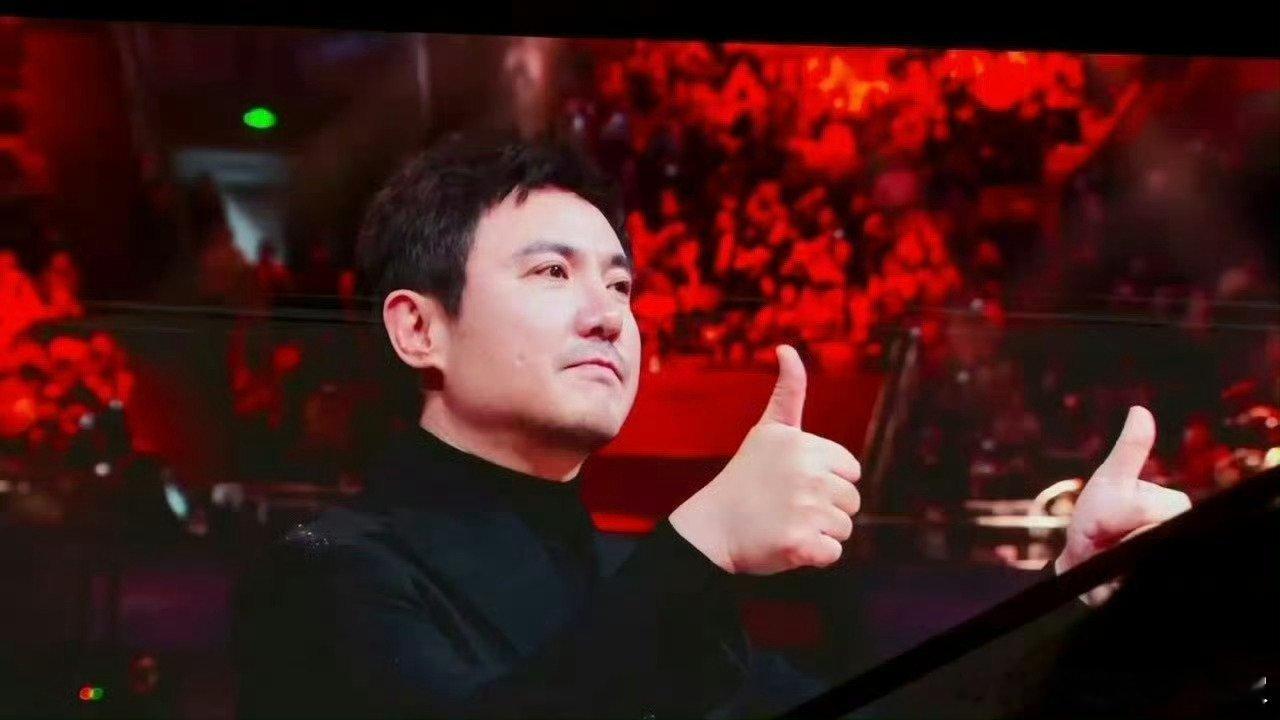 哈哈哈哈哈哈太能整活了~硬是演出了没拿奥斯卡的遗憾但沈腾紧接着就在肖战发言的时候