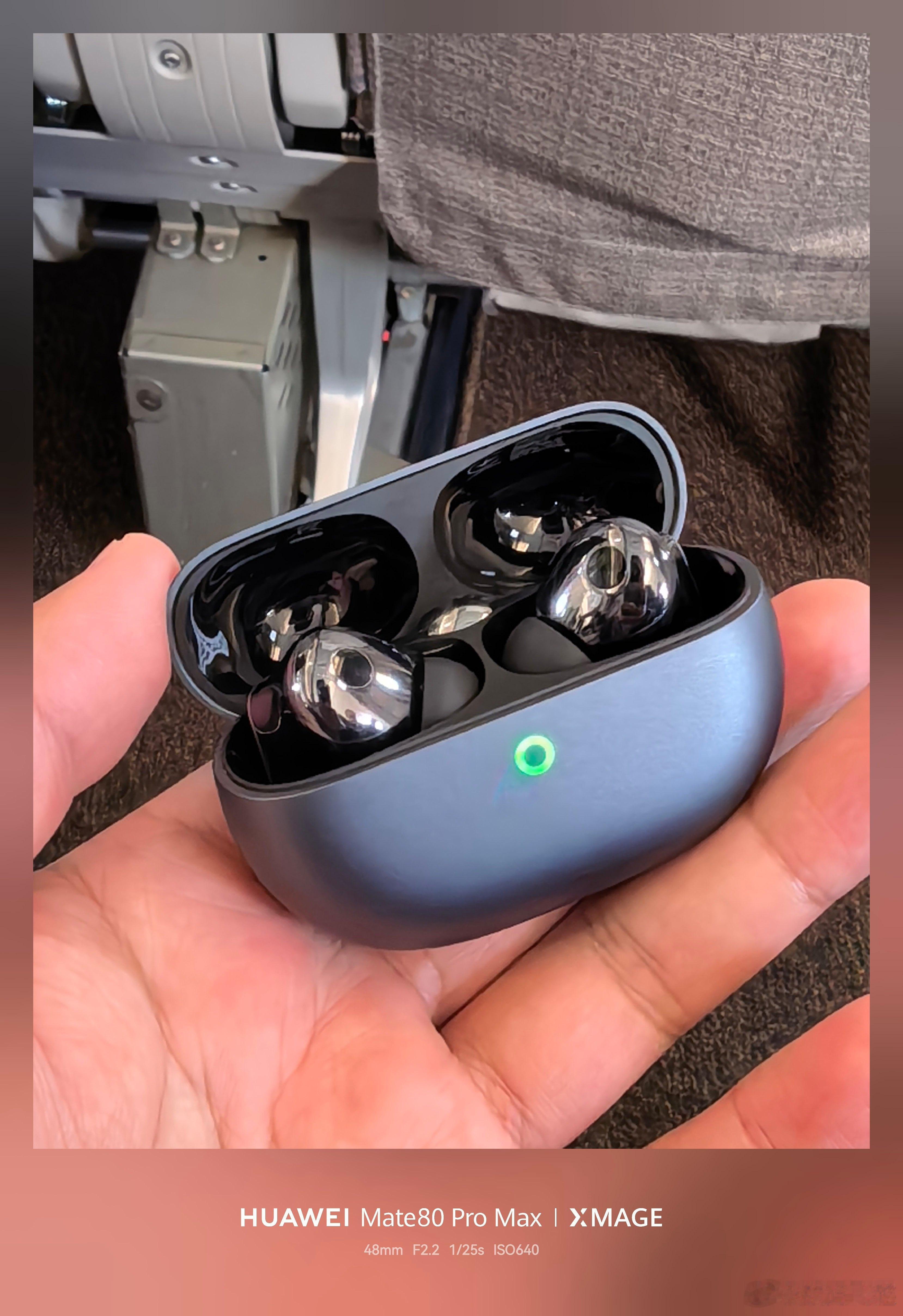 最近出差一直带着华为FreeBuds Pro5，非常不错，降噪能力再提升，飞机上