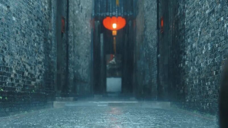 大美江苏一起拍 【烟雨入扬州】梅雨时节的古城，藏着特别清净的景致。没有盛夏的暴晒