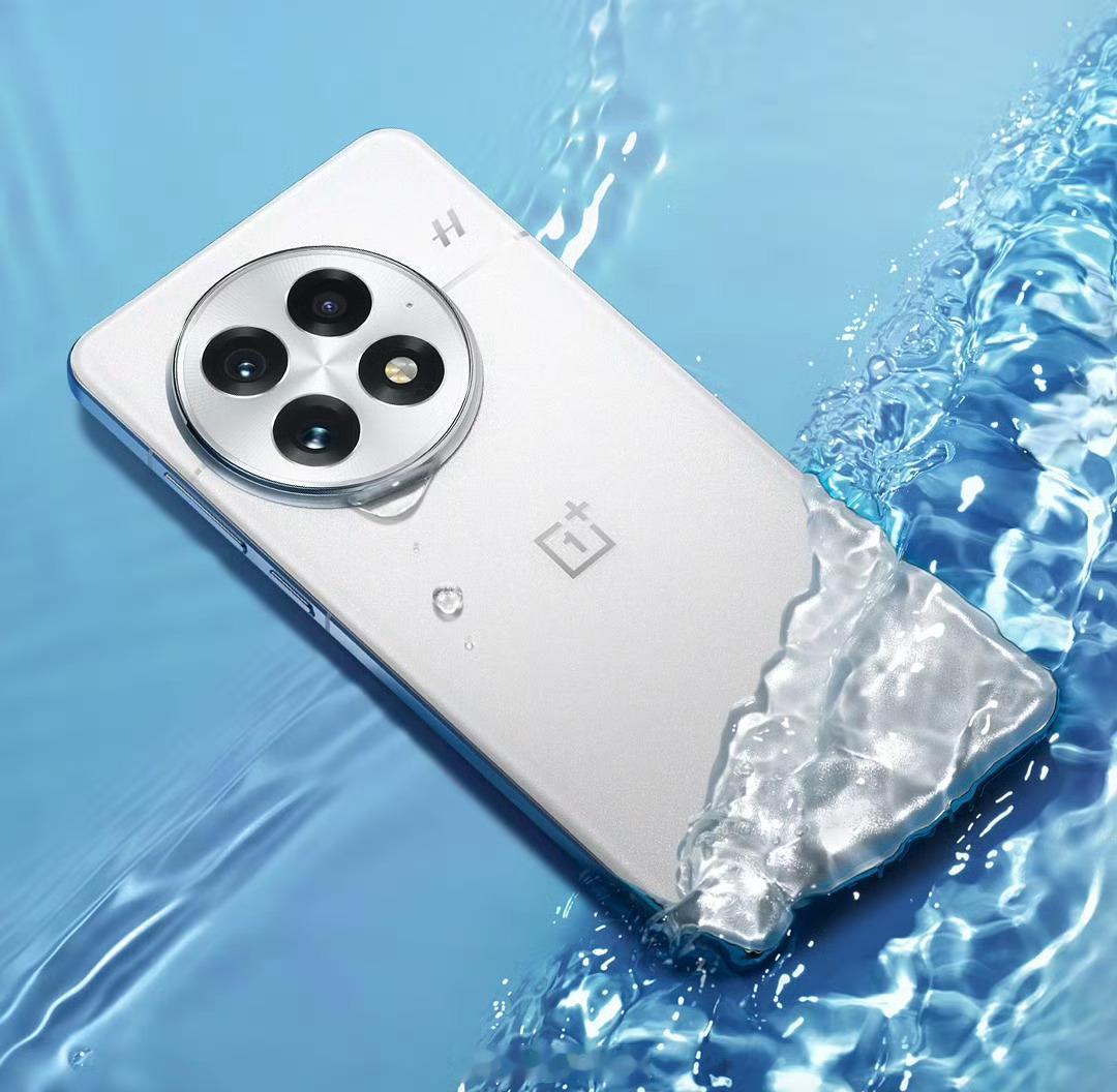 下午就发布了，预测一下一加13价格：12GB+256GB售价4599元12GB+
