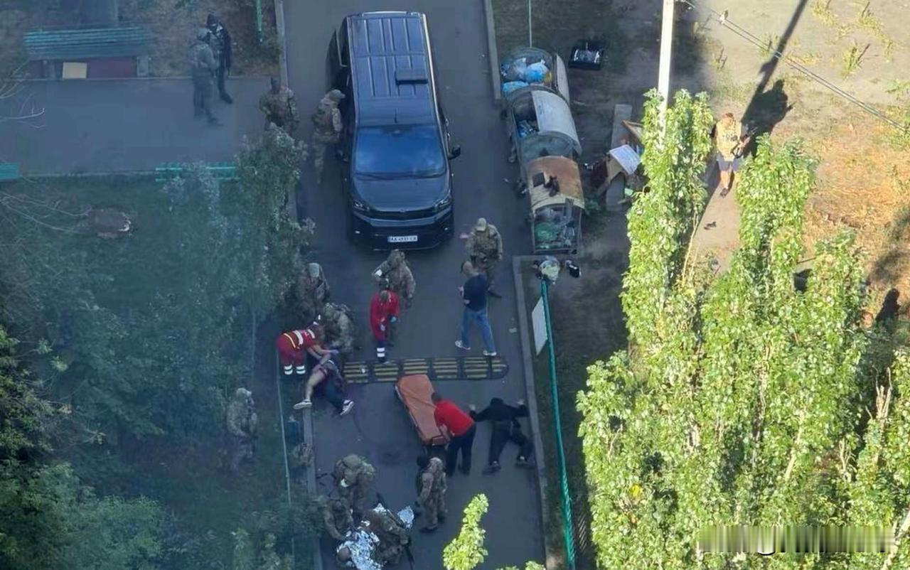 突发消息，乌克兰首都突然发生激烈的枪战，这可不是什么俄军的突击部队杀入基辅城了