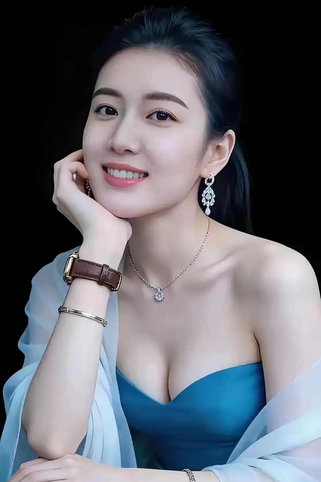 大家还在死记硬背高情商话术，试图在社交中“吃得开”？别白费劲了！最新研究显示，7