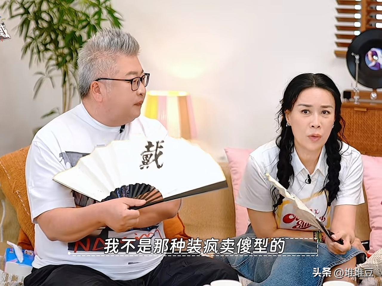 那英说：“我不是装疯卖傻型的，大家误会了。我们唱歌唱的好的，不一定都是能说会道的