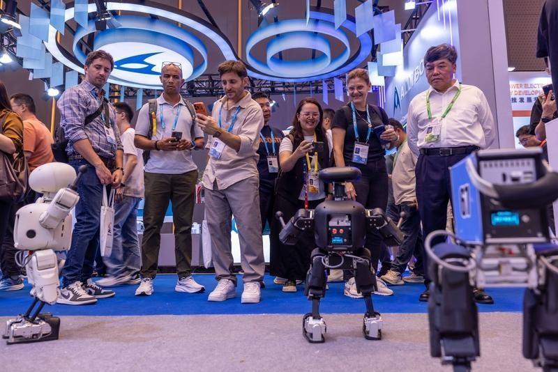 斯坦福报告实锤：美国在AI领域的老大地位，这下真要悬了。

当地时间4月16日，