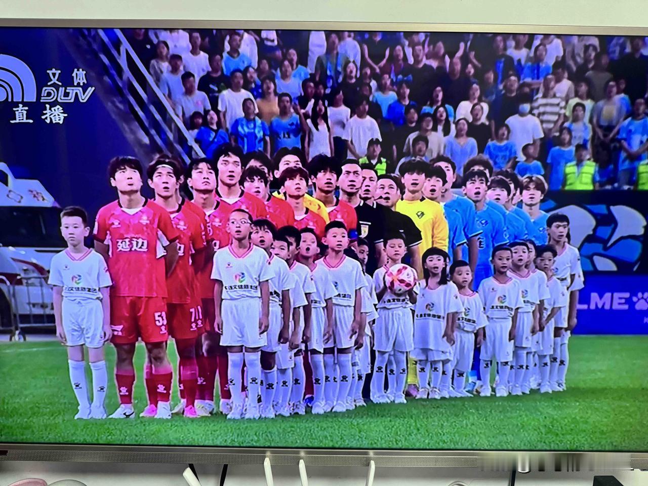 东北超，大连主场迎战延边，大战正在进行！
节目表演己经结束，

梭鱼湾足球场灯火