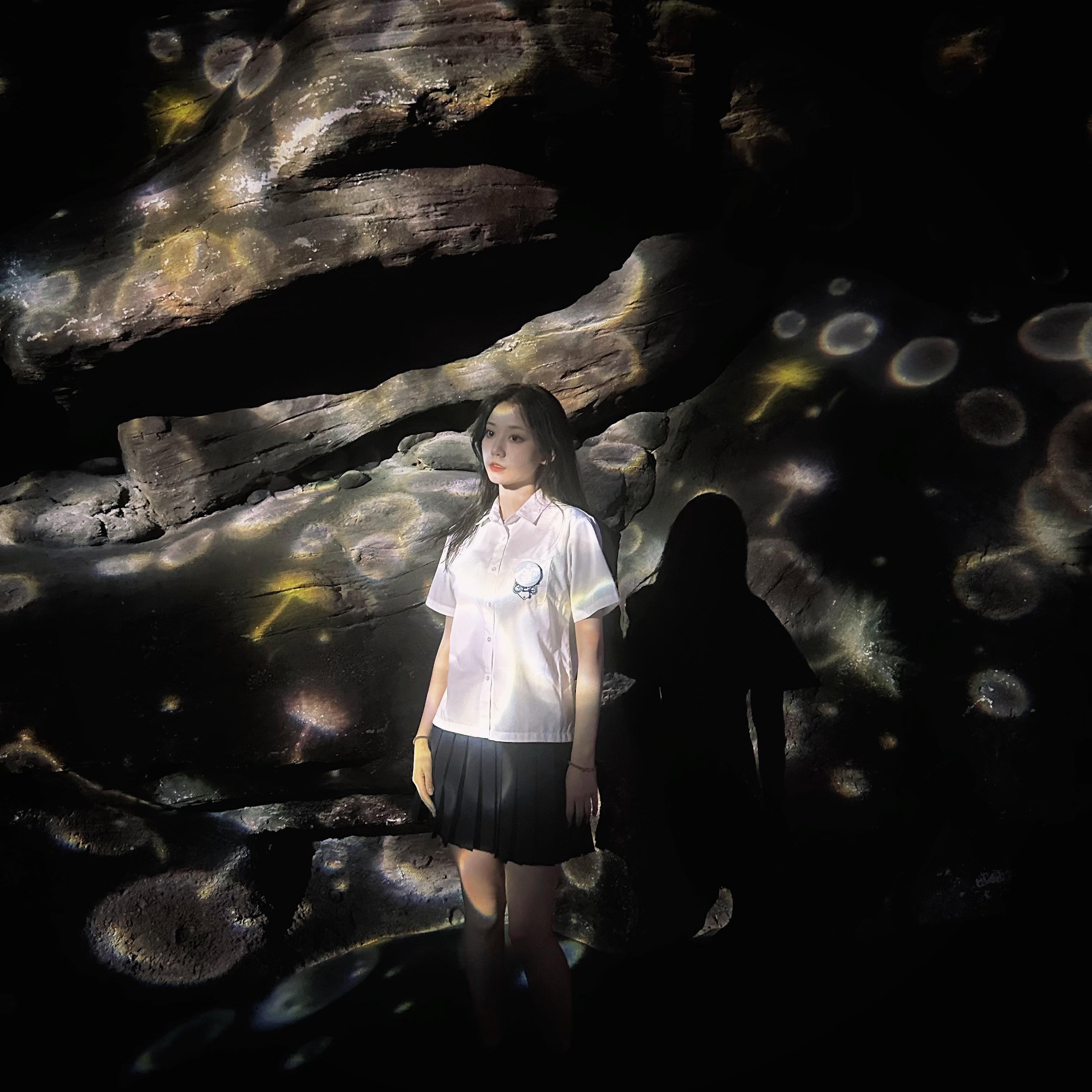 水母像是深海中跳动的心脏。🫀  ​​​