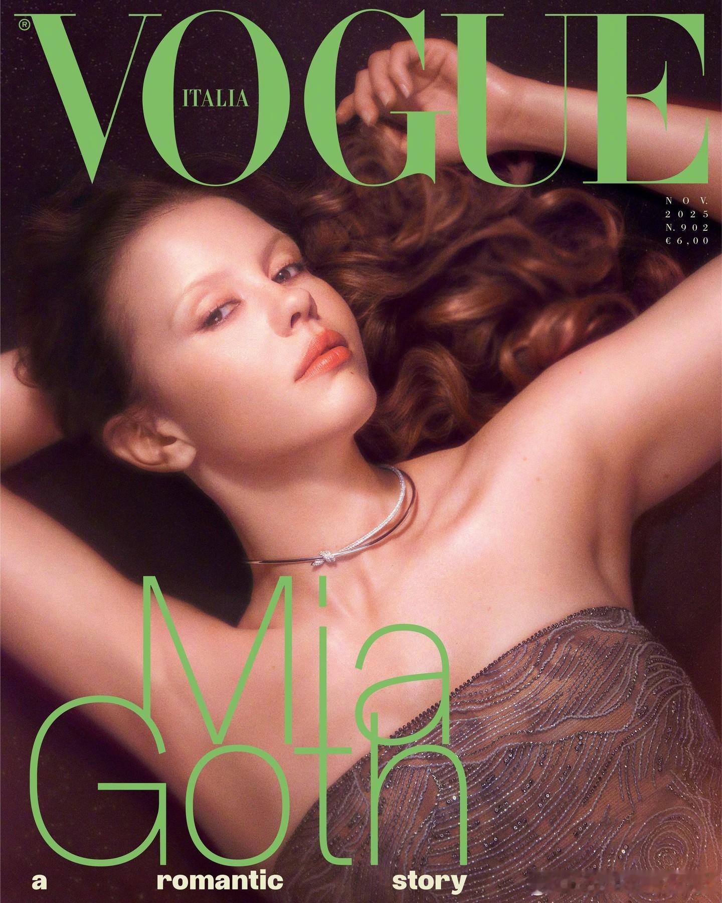 意大利版 VOGUE 十一月刊，演员 Mia Goth 身着 Giorgio A