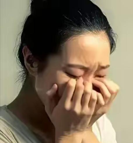 废品站深夜敲门，

丈夫抄棍打人，

法院二审改判了。

张根发在废品站门口把刘