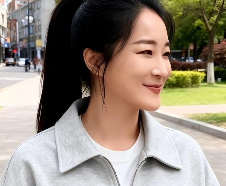 很佩服贾玲这种有毅力的人，能把身材硬给减到这样。
 
说起来容易做起来难。有多少