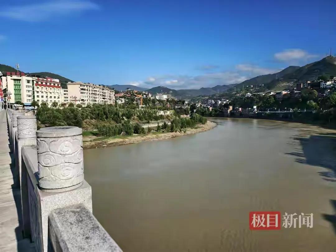 没有奇迹……
陕西旬阳婚礼当天跳河男子已找到！

在大桥下游上百米的地方发现了男