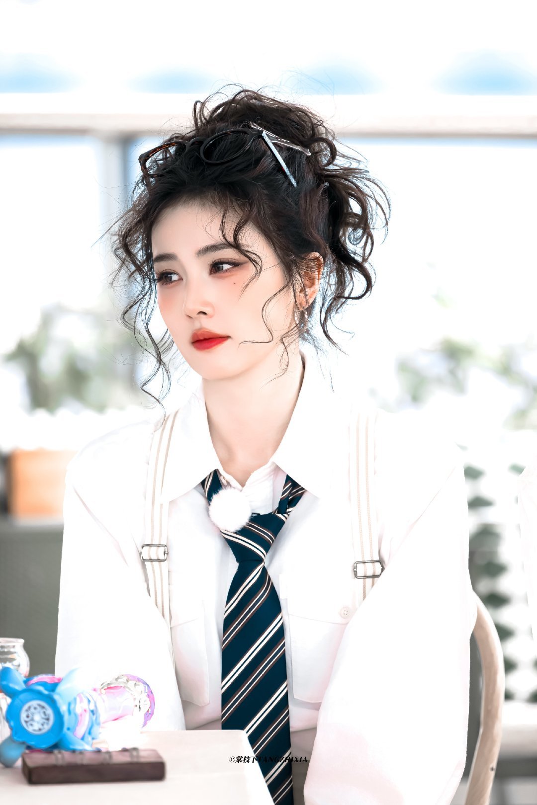 白鹿 🥀白鹿王韵娜🥀白鹿开到荼蘼奔波拍戏的日子记得按时吃饭，平安健康永远是最