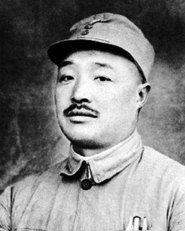 1936年红军胜利会师后，周总理一脸愁容的问贺龙：以后谁来统一指挥大军呢？贺龙当