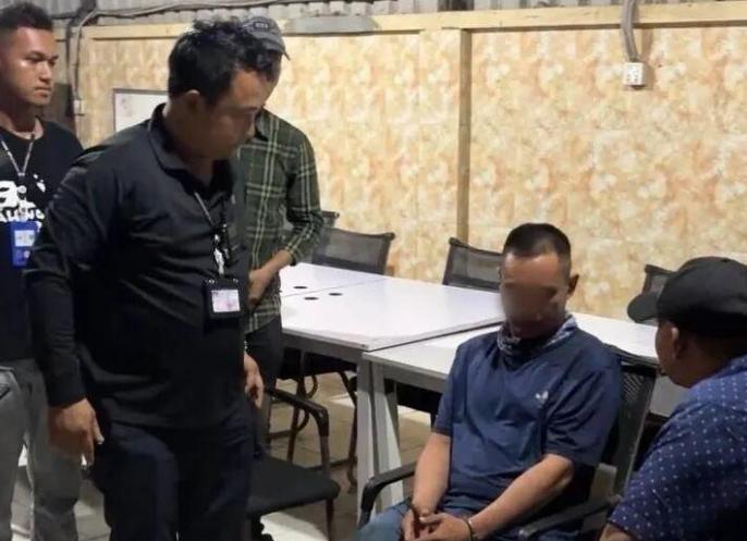 47 岁中国女医生柬埔寨诊所遇害：身中 34 刀遭性侵，嫌犯曾杀亲妹刚出狱。
