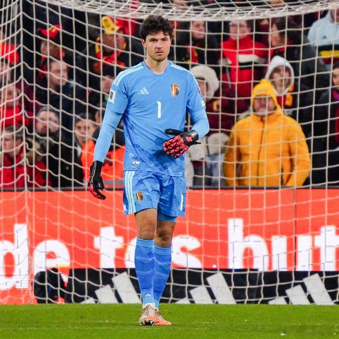 【未来比利时一门】23岁的曼联门将拉门斯在比利时国家队首秀，球队7比0大胜，他只