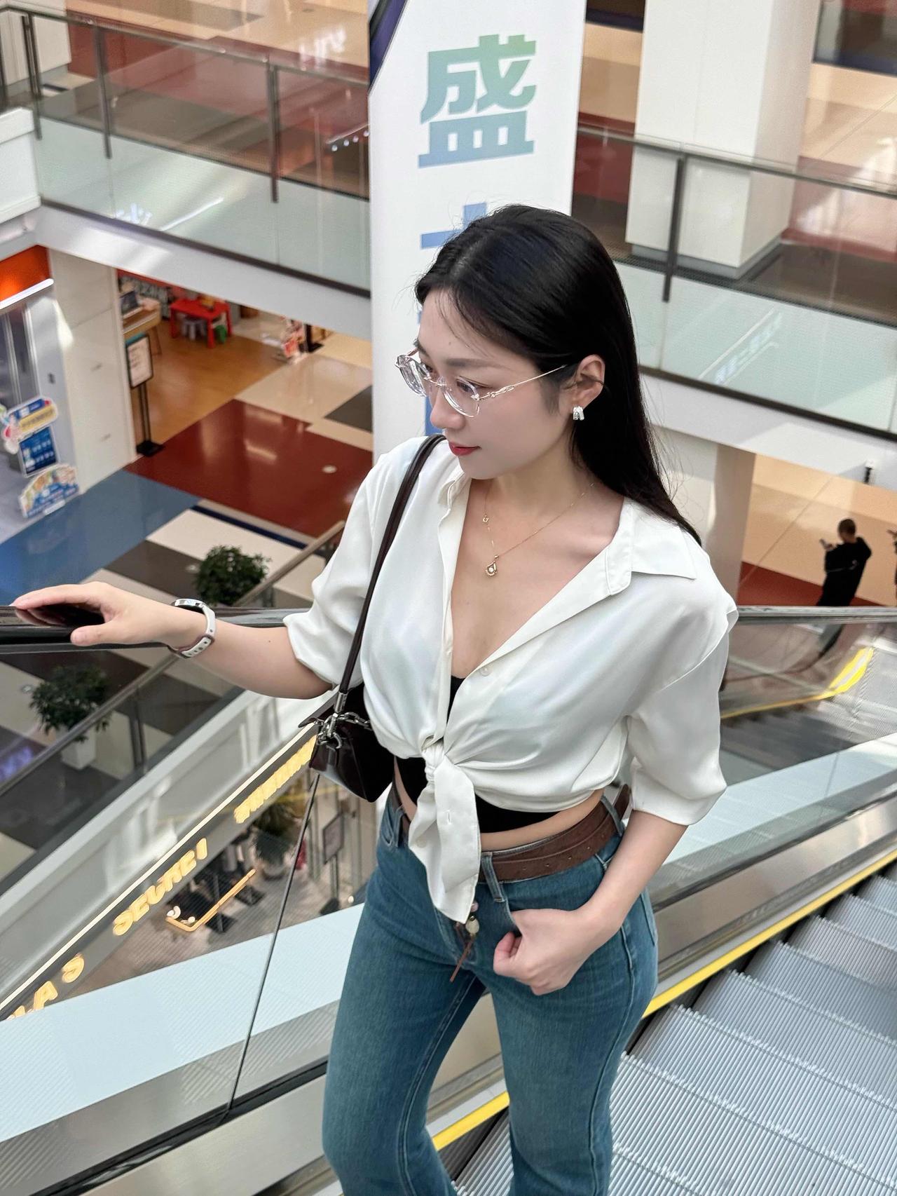 电梯随拍知性姐姐 御姐 牛仔裤 衬衣 眼镜杀 纯御