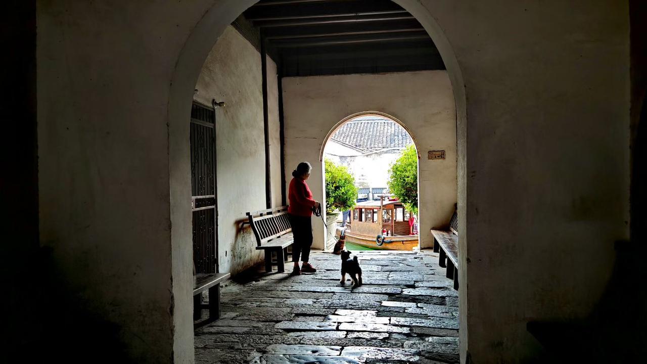 人生苦短善待自己，世事艰难宽慰自己，岁月悠长丰盈自己
 
人活一辈子，说到底，最