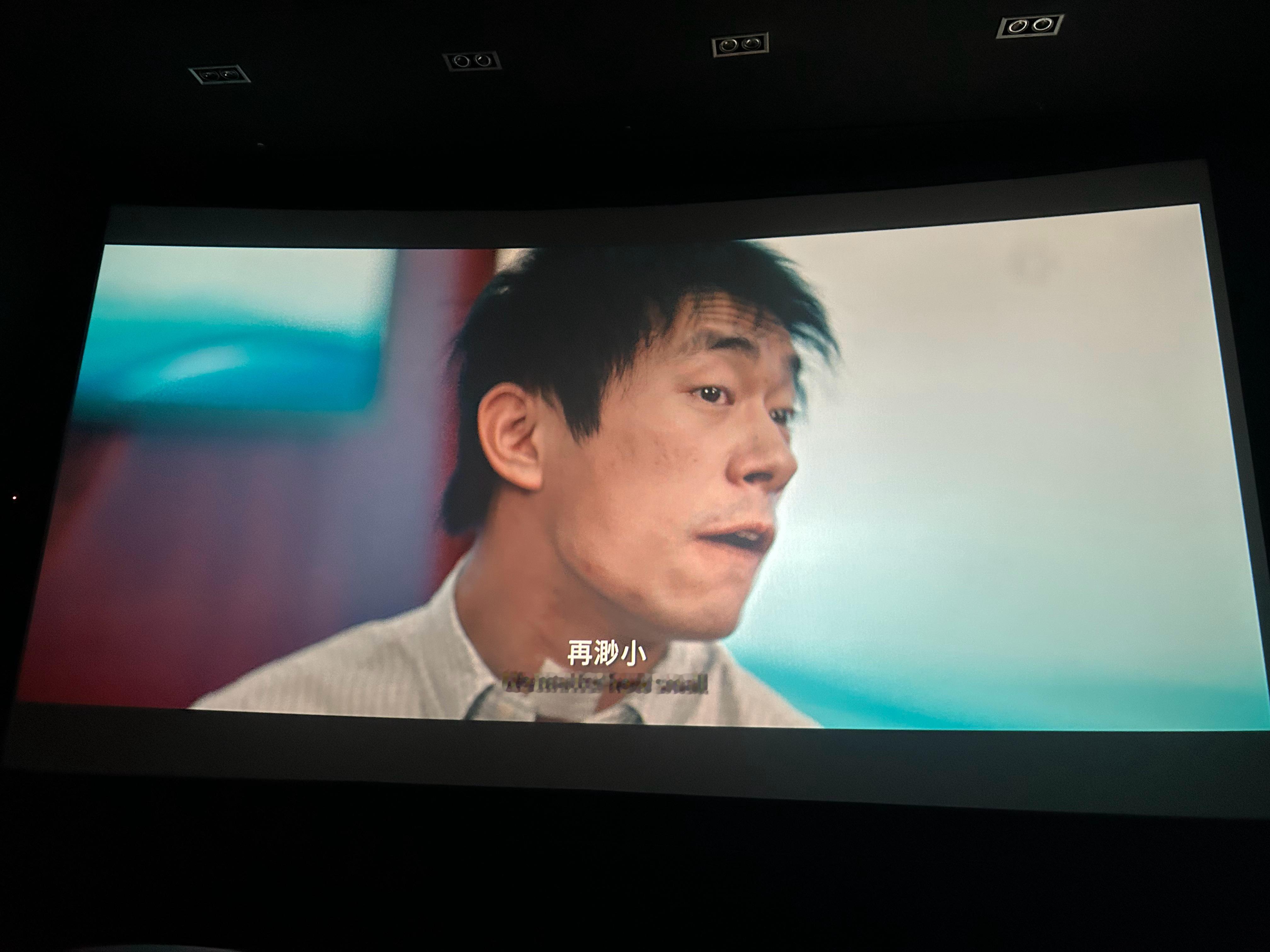 再渺小 再破碎的个体 也都是完整的我 关于幸福的定义里 应该有我们每一个人 