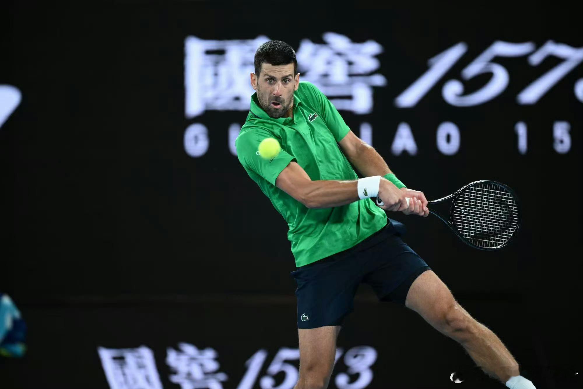 德约科维奇晋级澳网男单四强德约两轮先后遭遇对手退赛而自己晋级，主打一个弱势晋级 