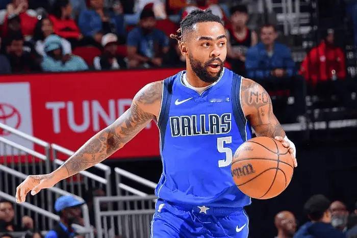 独行侠媒体报道：拉塞尔因其在训练中的态度以及防守端的散漫表现，已引起多名队友不满