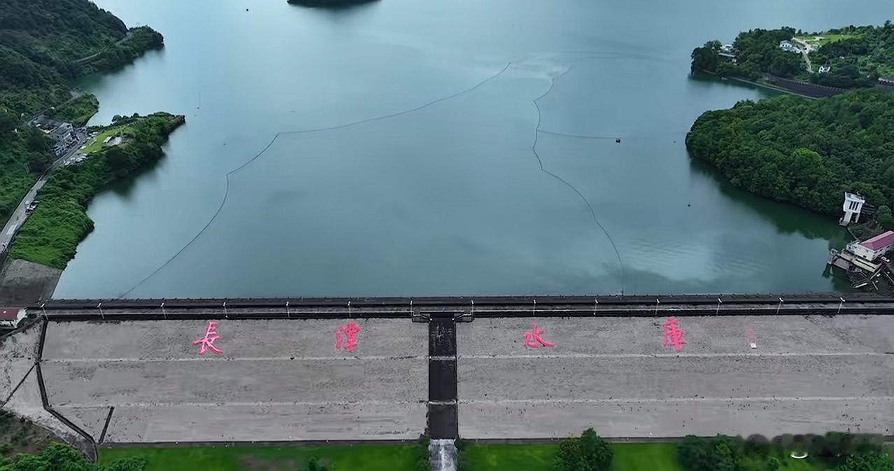 紧急预警！今晚6时长潭水库全开泄洪，永宁江沿岸全域避险

8月7日黄岩区防汛指挥