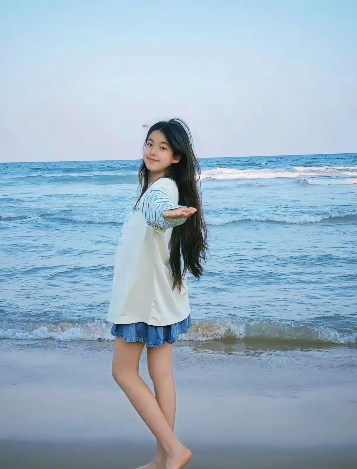 感觉刘畊宏的女儿小泡芙也很有明星脸，从小美到大，难怪爸爸去哪儿的时候，陈小春秒变