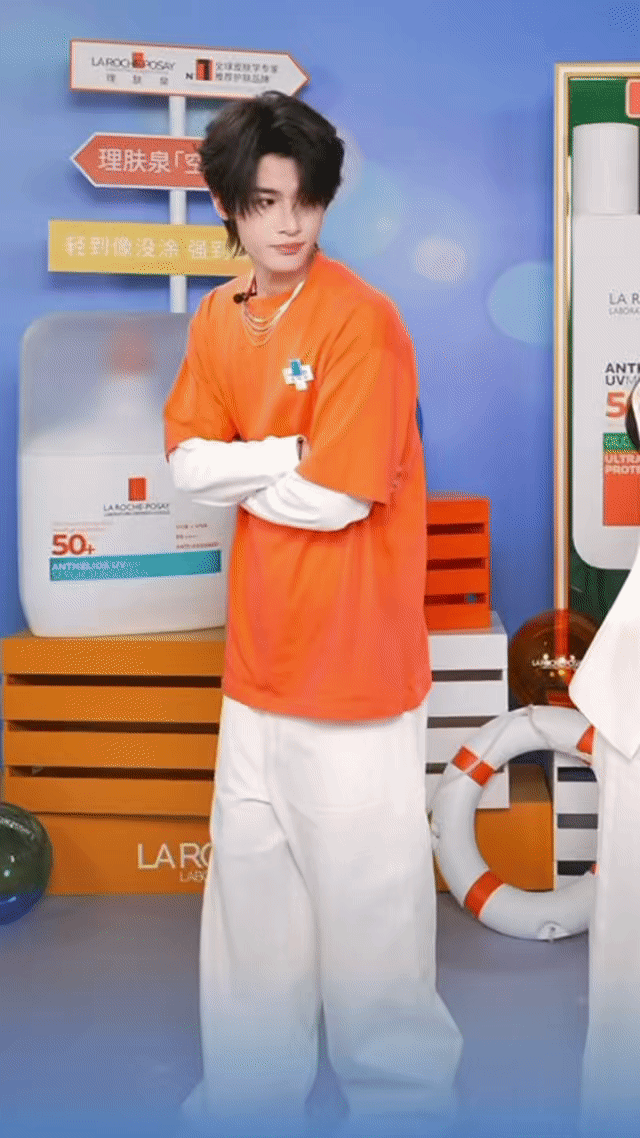 小狗一点也闲不住 