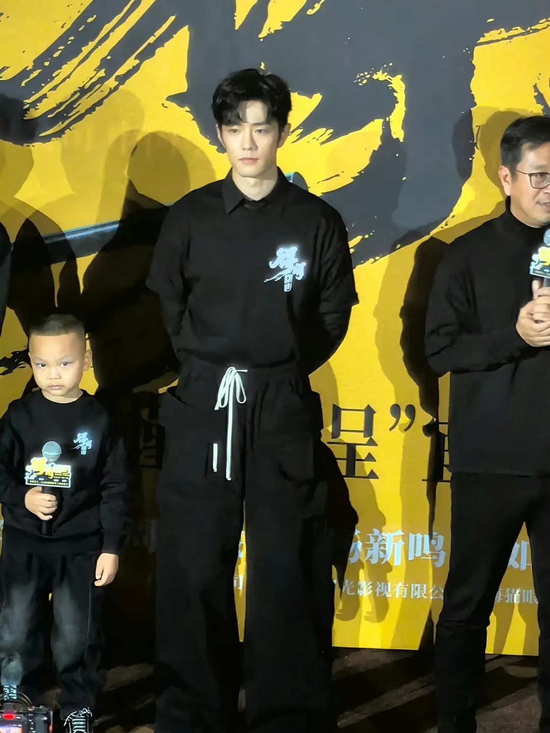 肖战得闲谨制路演生图好绝啊。。。 