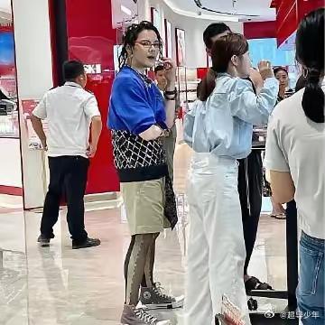 谁能告诉我这么穿真的好看吗…… 