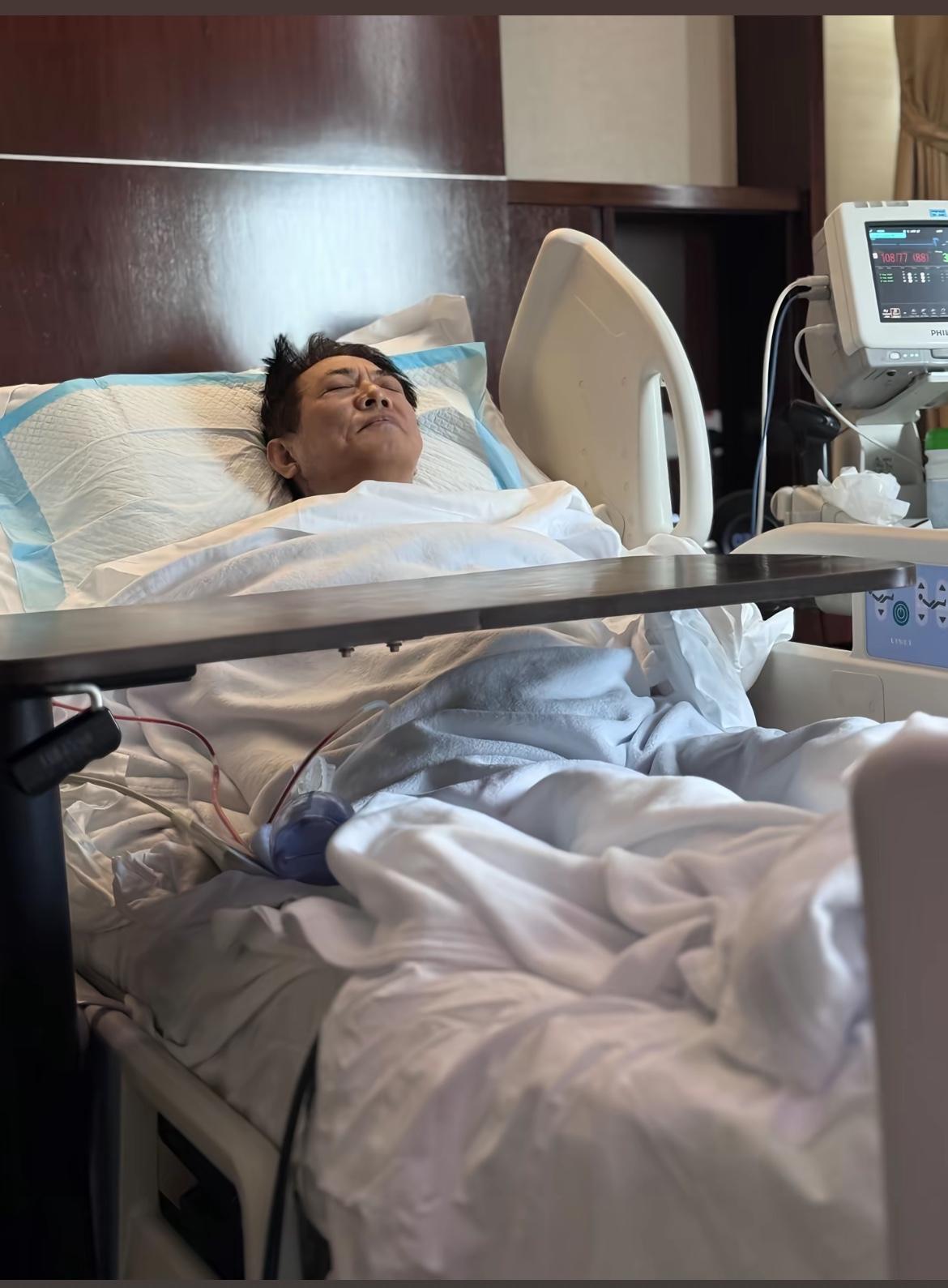 62岁李连杰晒躺病床照片面容憔悴！自称又经历了一次试炼
 
8月17日上午11点