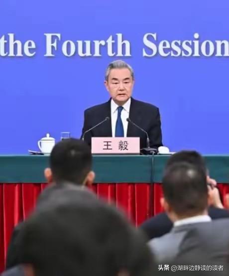 王毅外长73岁还没退休，位居副国级，奔波在外交一线，最新近照让人敬佩，岁月不饶人