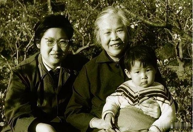 1939年，贺子珍知道毛主席再婚后失魂落魄，她找周总理评理，周总理说了这样一番话