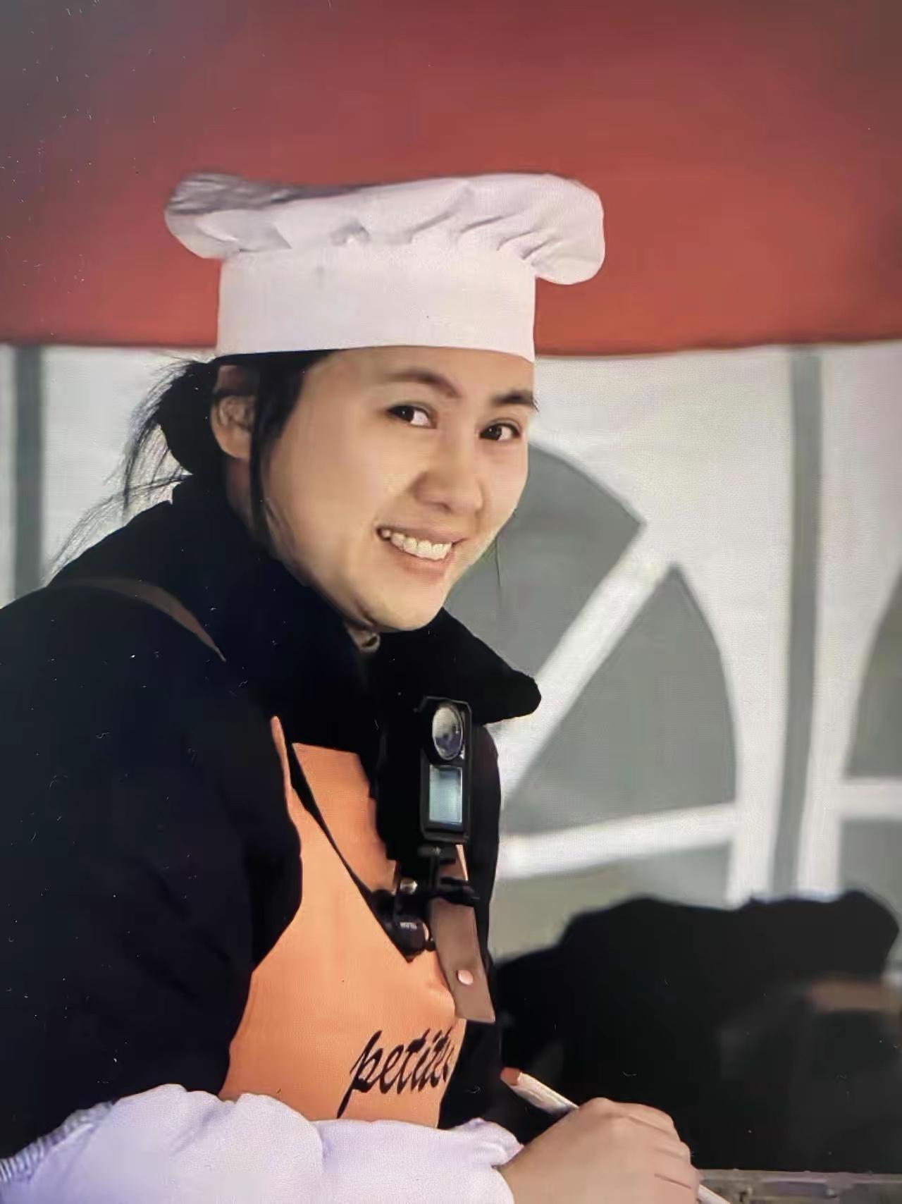 重庆一位37岁的女子汪莉，跟着农学博士丈夫在比利时生活了十年。丈夫今年6月突然失