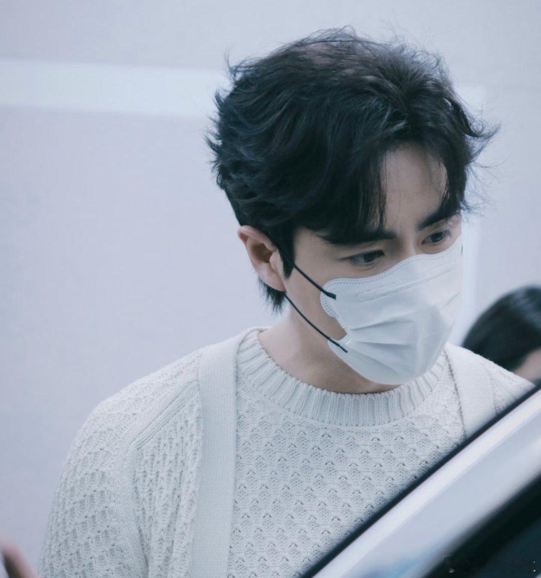 还以为是沈腾染头发了其实我觉得这几张也很帅，嘿嘿 