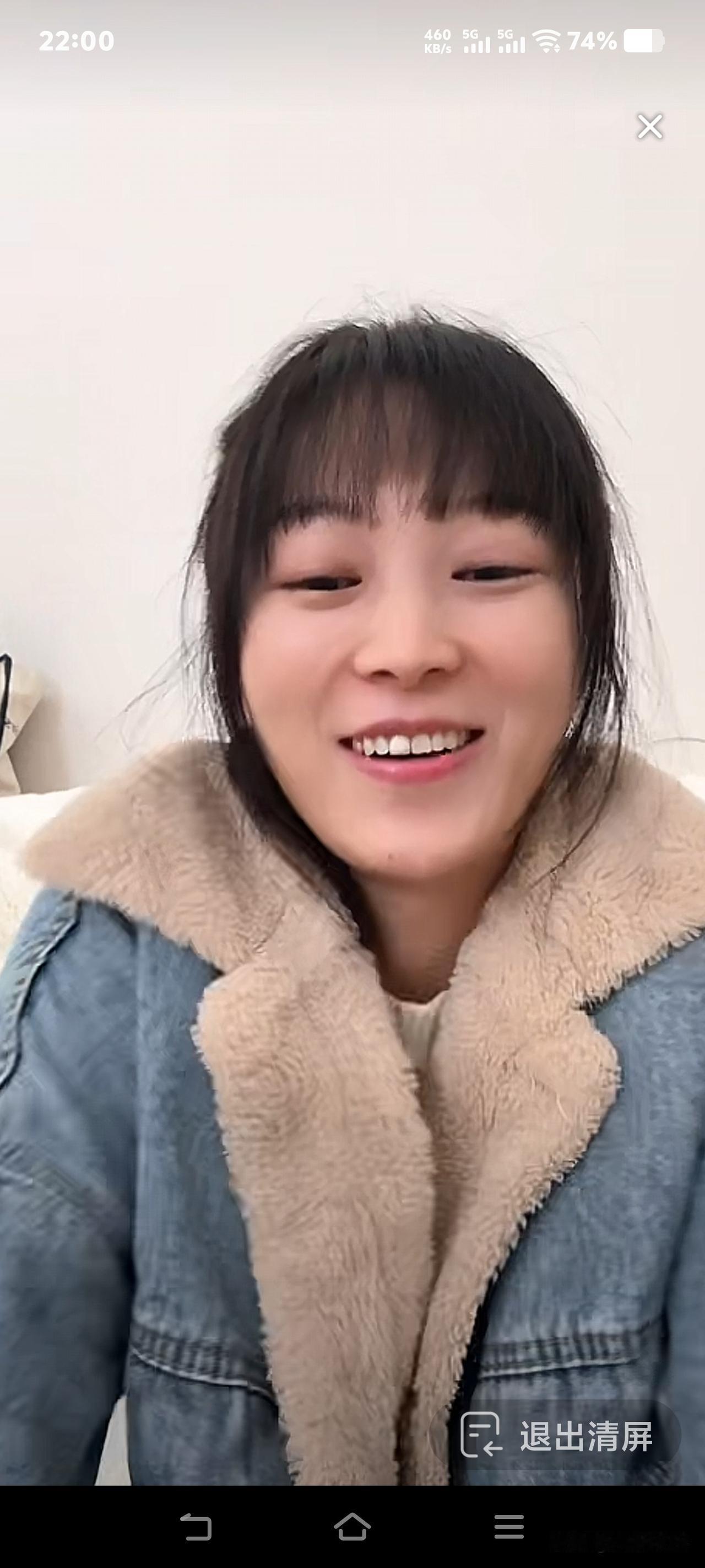 今晚呆呆终于开播了！曝光自己真实年龄，不到35岁。
[福]开播几分钟直播间十万+