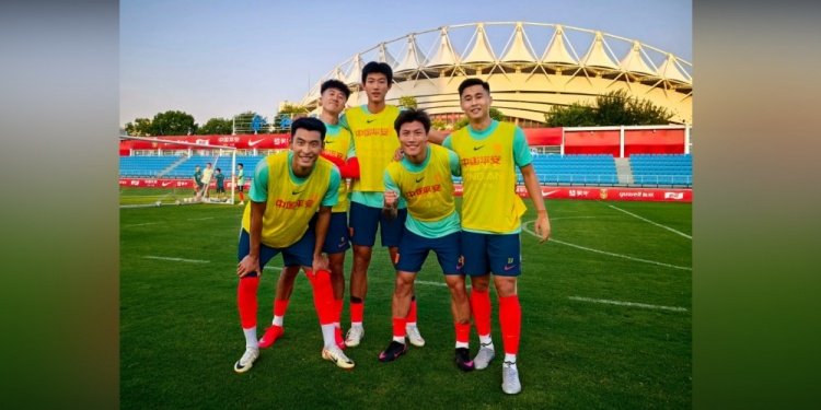 赵松源晒国足训练照 9月13日，中国男足在武汉体育中心举行媒体公开赛课。训练课结