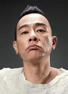 陈小春被网友喊话去找撞脸大哥认亲